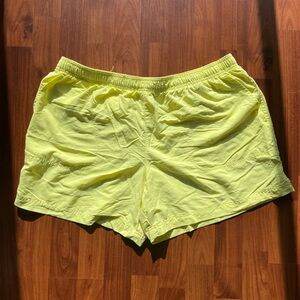Yellow Columbia Sportswear outdoor shorts. Size XL